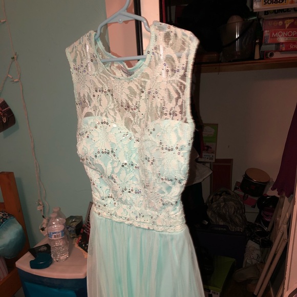 light green dress worn once very good condition - Picture 2 of 3